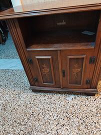 Porta televisione in arte povera 