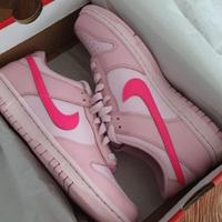 Nike Dunk Triple Pink