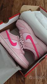 Nike Dunk Triple Pink