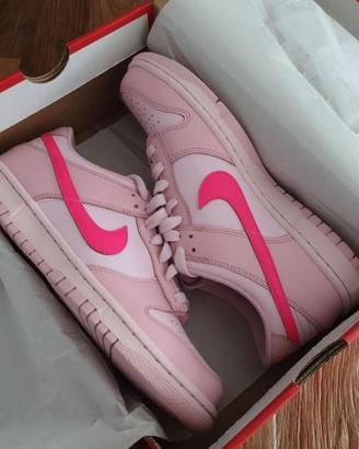 Nike Dunk Triple Pink