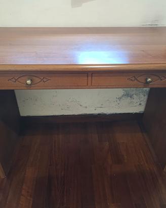 Scrivania Classica in Legno Massiccio con Cassetto