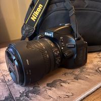 Nikon D5100 + Obiettivo 18-105mm VR + Borsa