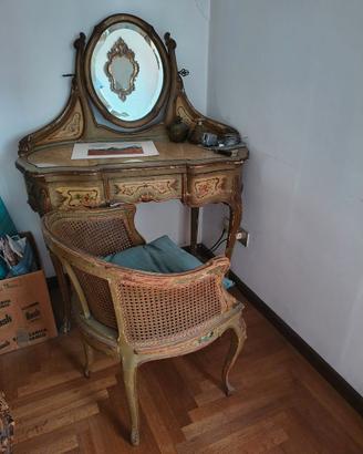 Toilette con poltroncina