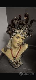 Medusa in ceramica.