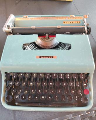 Macchina da scrivere Olivetti Lettera 22