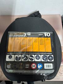 Catene da neve per auto mai aperte