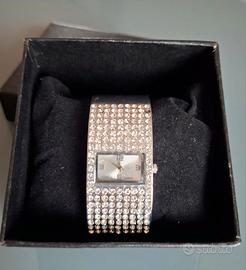 Orologio in acciaio con strass 
