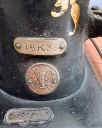 Macchina da cucire industriale d'epoca Singer 16K3