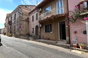 Casa nella via principale a Seneghe