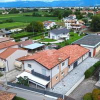 VILLA SINGOLA A TOMBOLO