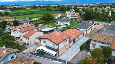 VILLA SINGOLA A TOMBOLO