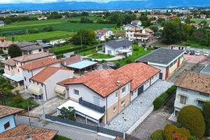 VILLA SINGOLA A TOMBOLO