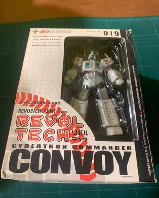 Revoltech convoy transformers kaiyodo ultra magnus