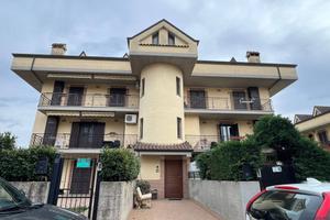 Appartamento con box auto via Nicola Calipari