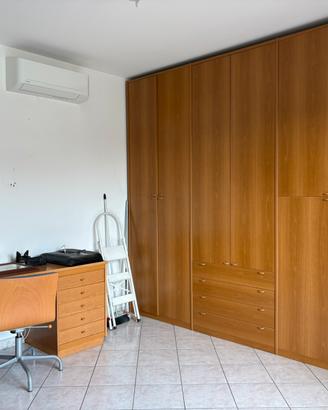 Armadio guardaroba in legno tinta noce