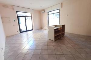 NEGOZIO A MONTECATINI-TERME