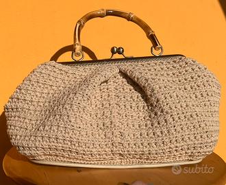 Borsa handmade con filo dorato