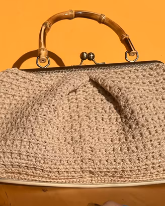 Borsa handmade con filo dorato