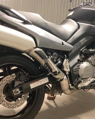 Suzuki V-Strom 1000 in ordine tagliandata 14000 km