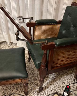 Poltrona da lettura vintage in legno e pelle con l