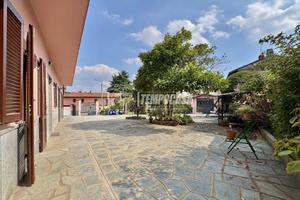 SPLENDIDA VILLA BIFAMILIARE IN CENTRO PAESE!