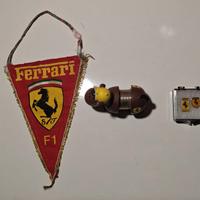 Lotto 4 oggetti da collezione Ferrari - gadget pin
