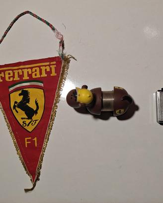 Lotto 4 oggetti da collezione Ferrari - gadget pin