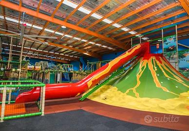 Gioco Vulcano Playground con Arrampicata e Scivolo