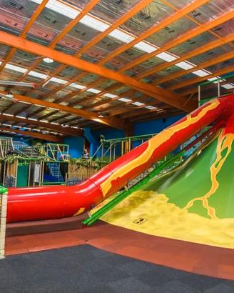 Gioco Vulcano Playground con Arrampicata e Scivolo