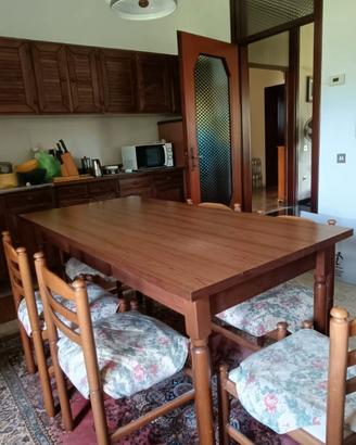 Tavolo in legno massiccio 160x80 con 6 sedie