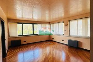 Immobile di 250 m² con più di 5 locali a Ravenna