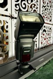 Flash NEEWER SPEEDLIGHT TT560