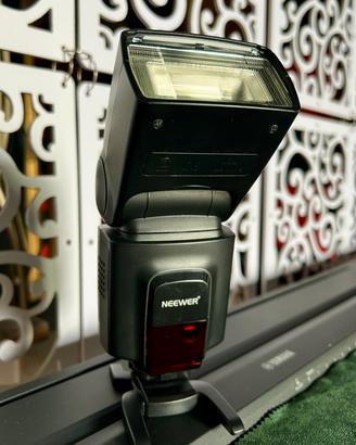 Flash NEEWER SPEEDLIGHT TT560