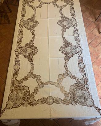 Tovaglia in lino vintage – ricamo e lav. traforata