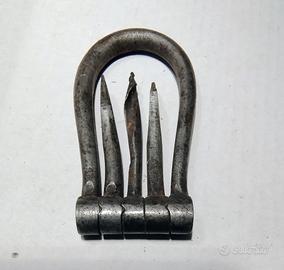 attrezzo  tascabile militaria