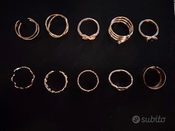 10 anelli di varie dimensioni 