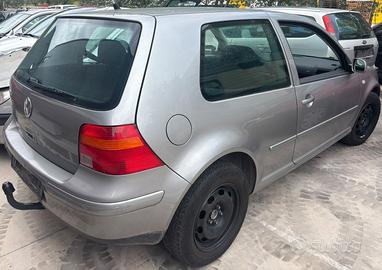 VOLKSWAGEN GOLF per ricambi usati