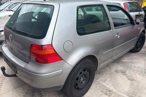 VOLKSWAGEN GOLF per ricambi usati