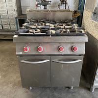 Cucina 4 fuochi professionale