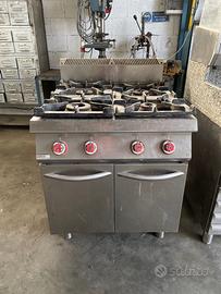 Cucina 4 fuochi professionale