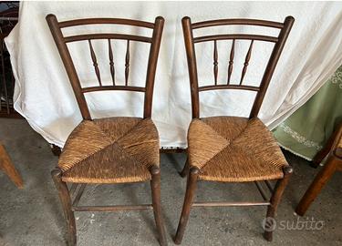 Coppia di sedie in legno