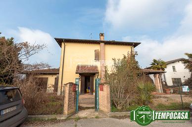 VILLA SINGOLA CON BOX, RUSTICO E GIARDINO