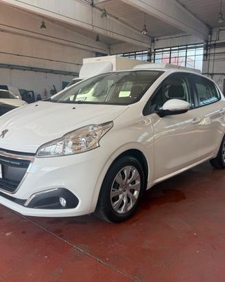 Peugeot 208 E6D Autocarro