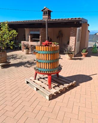 Torchio per vino ecc.