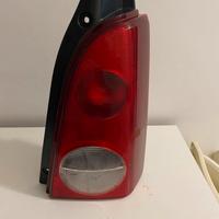 Faro posteriore destro opel agila h00