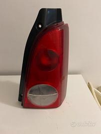 Faro posteriore destro opel agila h00