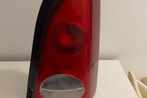 Faro posteriore destro opel agila h00