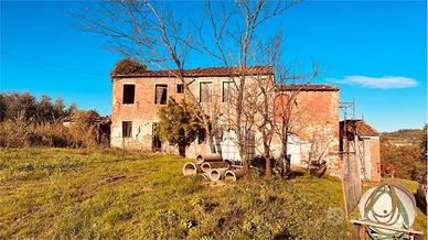 Rustico / Casale di 350 m² con più di 5 locali e p
