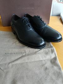 Eleganti scarpe stringate Bottega Veneta in pelle