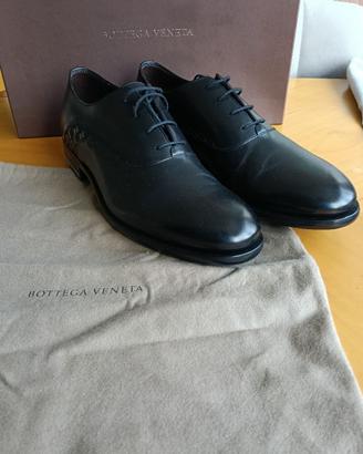 Eleganti scarpe stringate Bottega Veneta in pelle